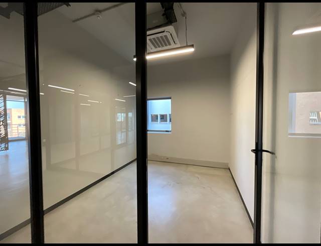 285M² OFFICE TO LET IN BRYANSTON